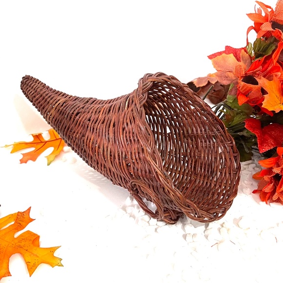 Cornucopia Centerpiece. - Picture 5 of 6